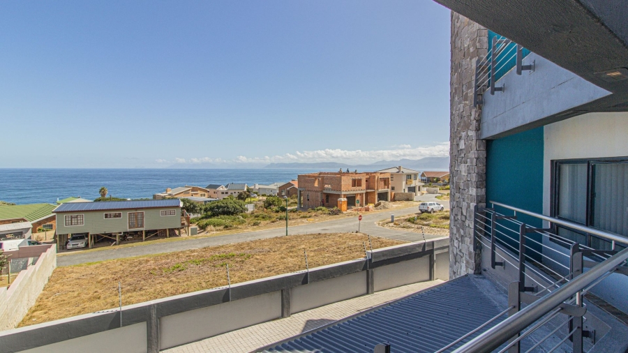 4 Bedroom Property for Sale in Perlemoenbaai Western Cape